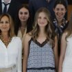 La Princesa Leonor apuesta por un conjunto lencero de Sfera para los actos de tarde por el aniversario de la coronación del Rey