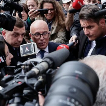 La justicia anula la expulsión del presidente del partido de la derecha francesa que quería pactar con Le Pen