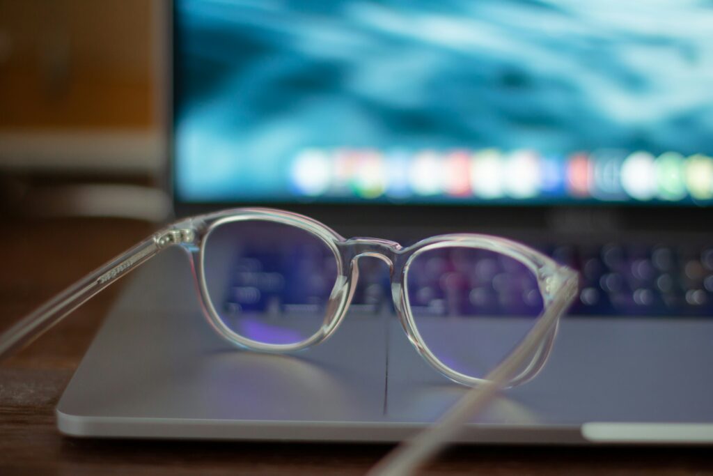 Les lunettes anti-lumière bleue et les exercices des yeux fonctionnent-ils vraiment?