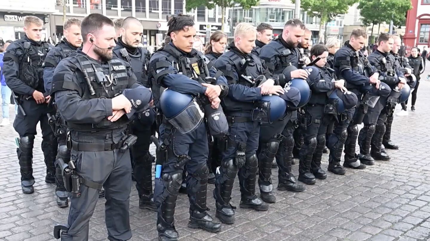 Mannheim: Polizist stirbt nach Messerangriff – Kollegen nehmen Abschied