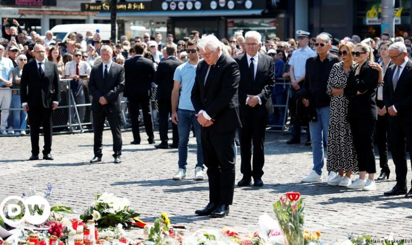 Mannheim holds silence for murdered policeman