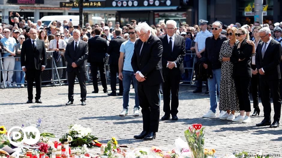 Mannheim holds silence for murdered policeman