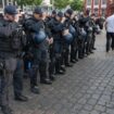 Polizisten trauern auf dem Mannheimer Marktplatz um ihren getöteten Kollegen