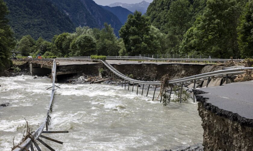 Nach Unwettern in der Schweiz: A13 gesperrt: Wie kommt man jetzt am schnellsten in den Urlaub?