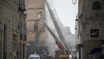 Paris: Dix blessés dont 8 pompiers dans un incendie près du BHV