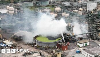 People told to shut windows over south Wales chemical incident