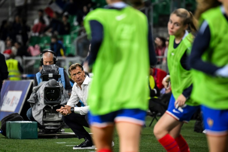 Qualif Euro-2025: "Une première mi-temps indigne de l'équipe de France", déplore Hervé Renard