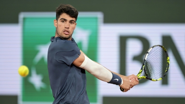 Roland-Garros: Tsitsipas et Alcaraz ont rendez-vous en quarts