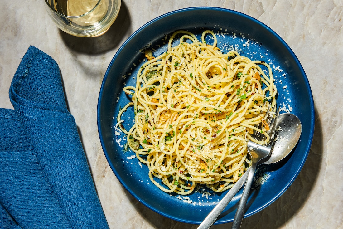 Spaghetti Aglio e Olio (Spaghetti With Garlic and Olive Oil)