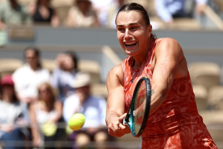 Tennis : Sabalenka et Rybakina s'empressent d'avancer en quarts à Roland-Garros