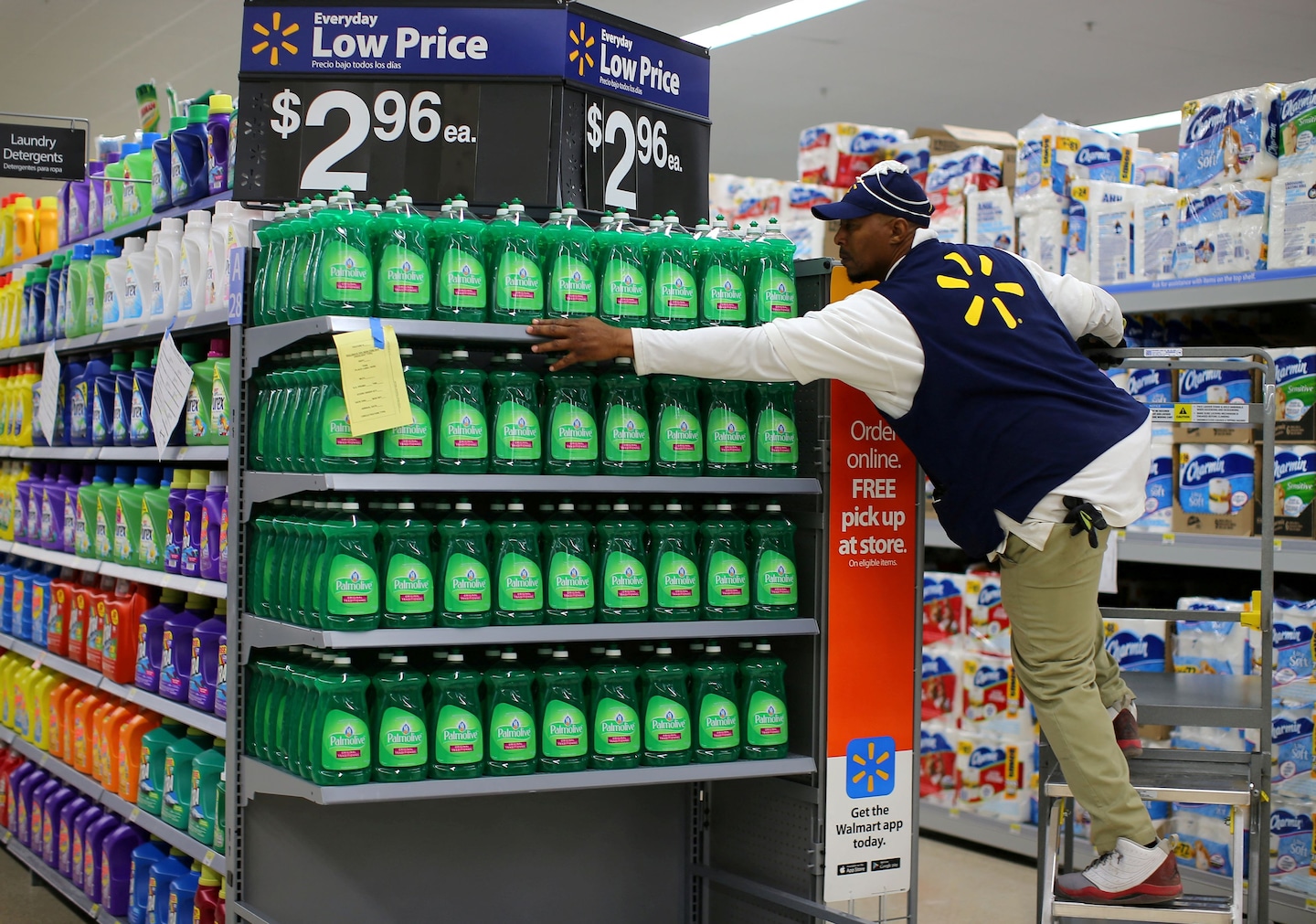 Walmart says hourly workers in U.S. are now eligible for bonuses