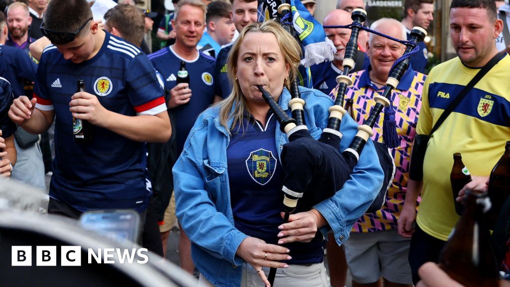 Watch: Bagpipes and beers as Scots take over Munich