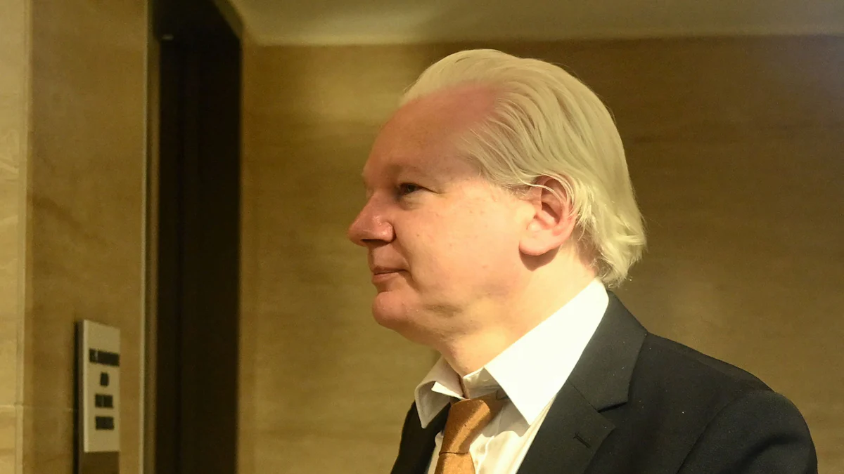 Wikileaks-Gründer: Assange bekennt sich des Vorwurfs der US-Spionage schuldig
