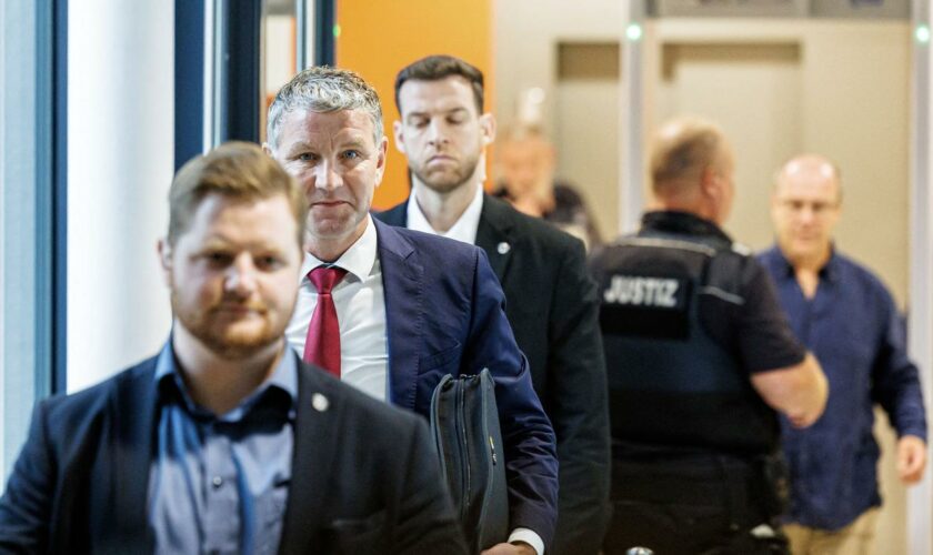 Verbotene NS-Parole: Staatsanwaltschaft fordert Bewährungsstrafe für Björn Höcke