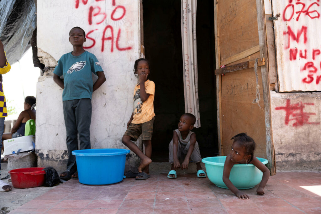 Les violences en Haïti ont provoqué le déplacement d'environ 300 000 enfants