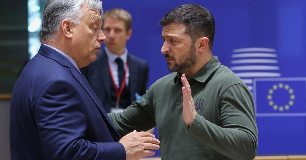 Le Premier ministe hongrois Viktor Orban et le président ukrainien Volodymyr Zelensky lors du sommet du Conseil européen à Bruxelles, le 27 juin 2024