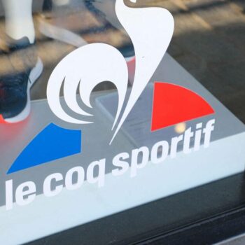 Pertes financières, prêt d’urgence, livraisons incertaines… A un mois des JO, le Coq sportif, équipementier officiel, inquiète