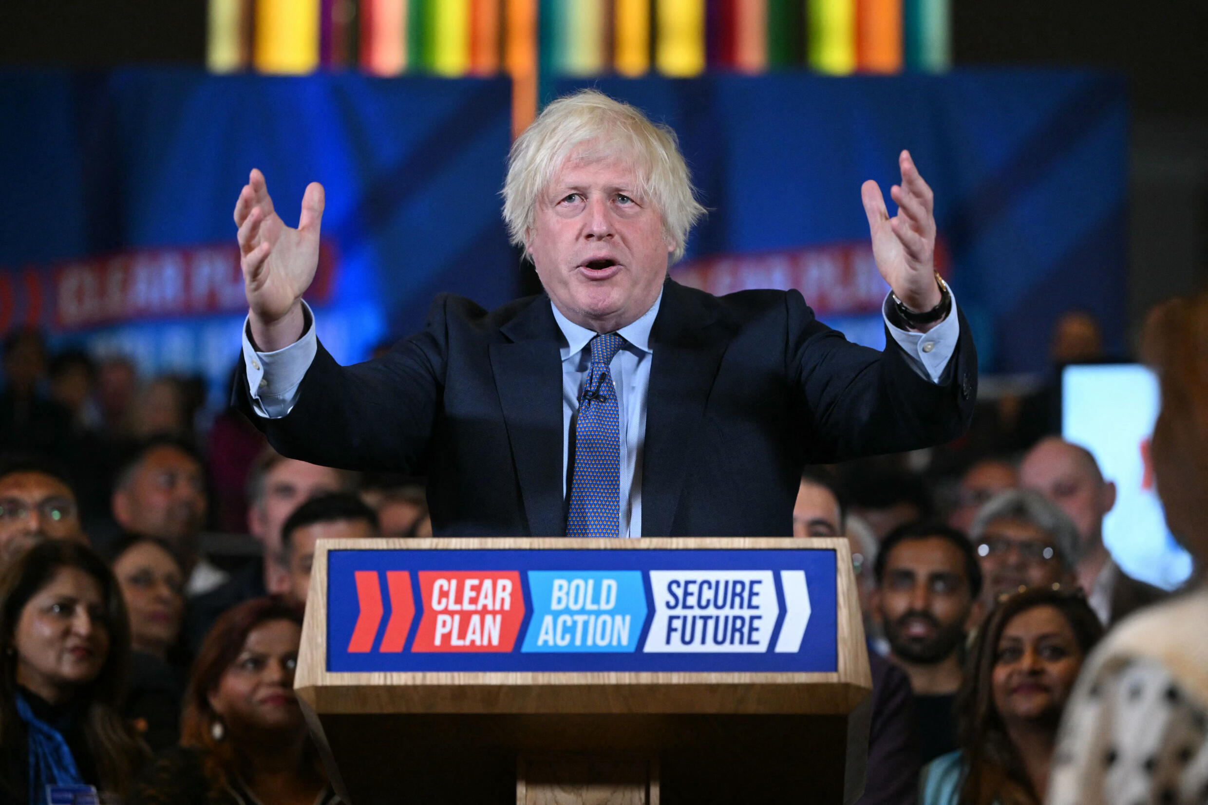 Législatives britanniques : Boris Johnson apporte son soutien à Rishi Sunak, promis à une déroute