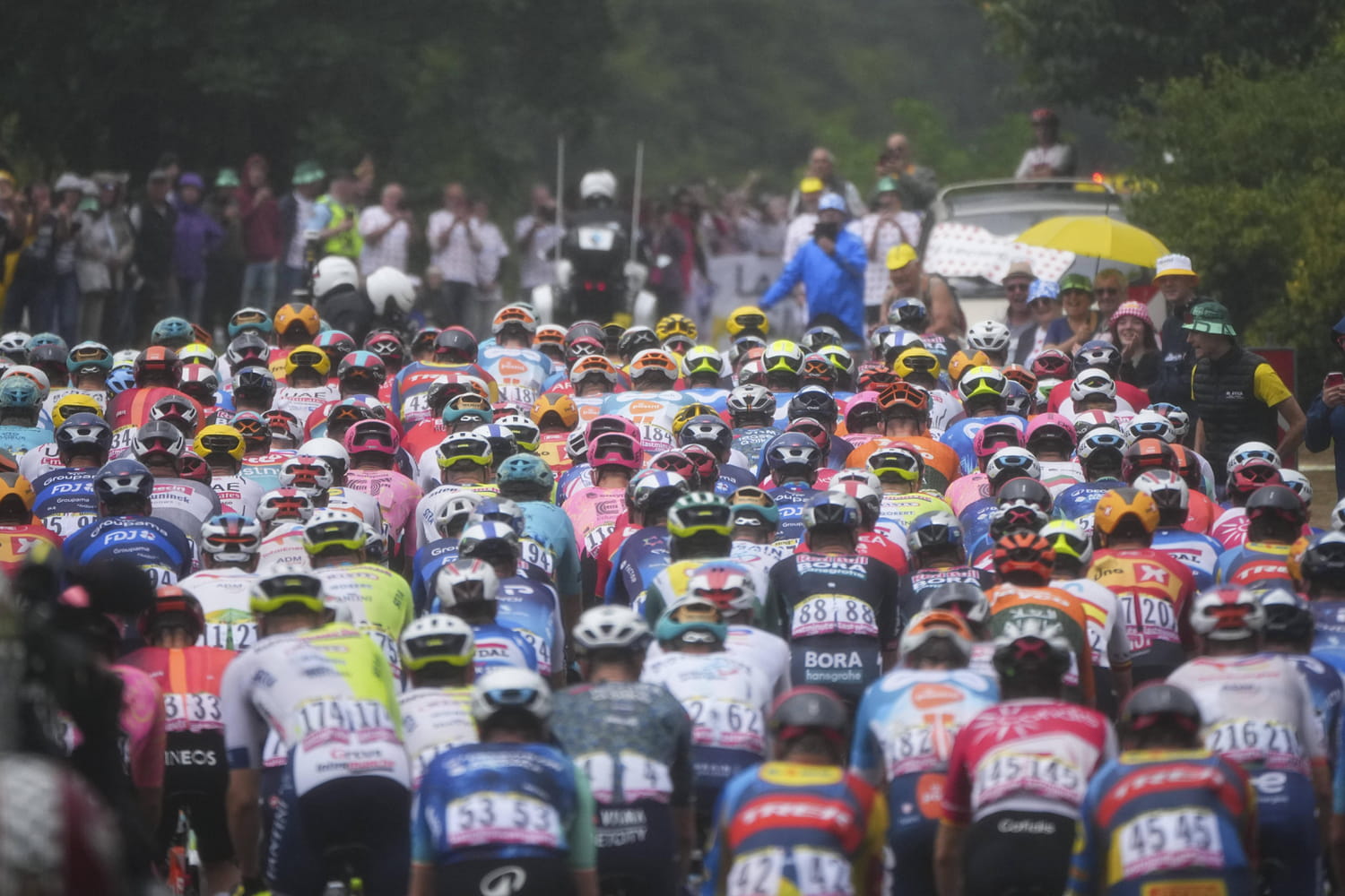 DIRECT. Tour de France 2024 : aucune échappée, des bordures sous la pluie attendues ? La 6e étape
