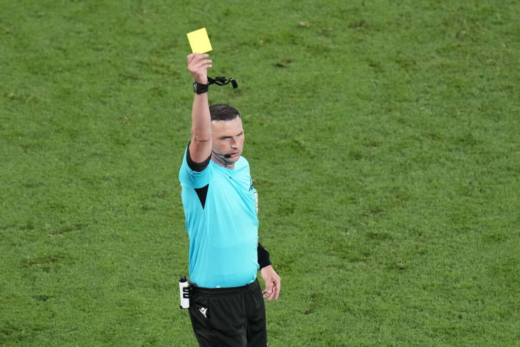 Un arbitre très expérimenté pour France - Portugal