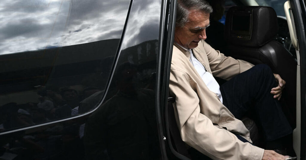 Au Brésil, bijoux détournés et ennuis judiciaires pour Jair Bolsonaro