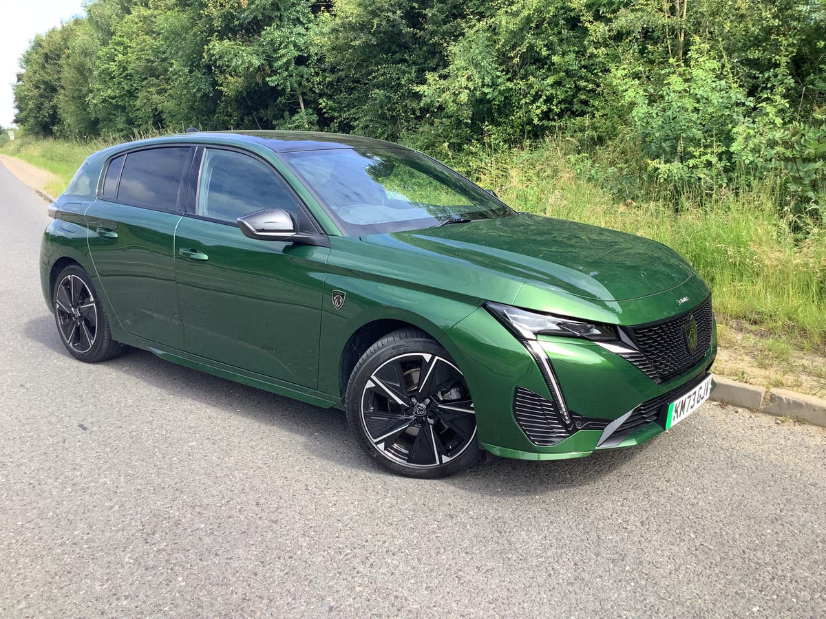 Green party: Peugeot E-308 GT