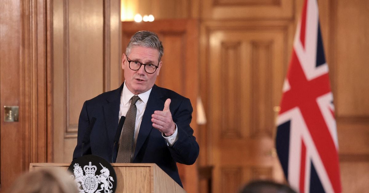 Le nouveau Premier ministre britannique Keir Starmer lors d'une conférence de presse, après son premier conseil des ministres, le 6 juillet 2024 au 10, Downing Street, à Londres