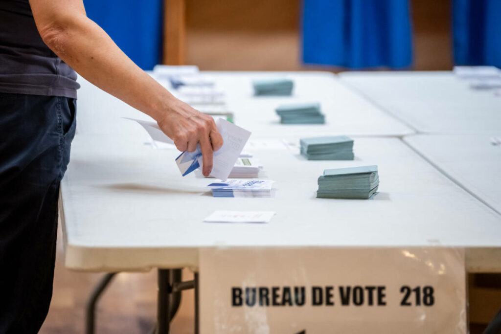 Législatives : le second tour débute en outre-mer et en Amérique