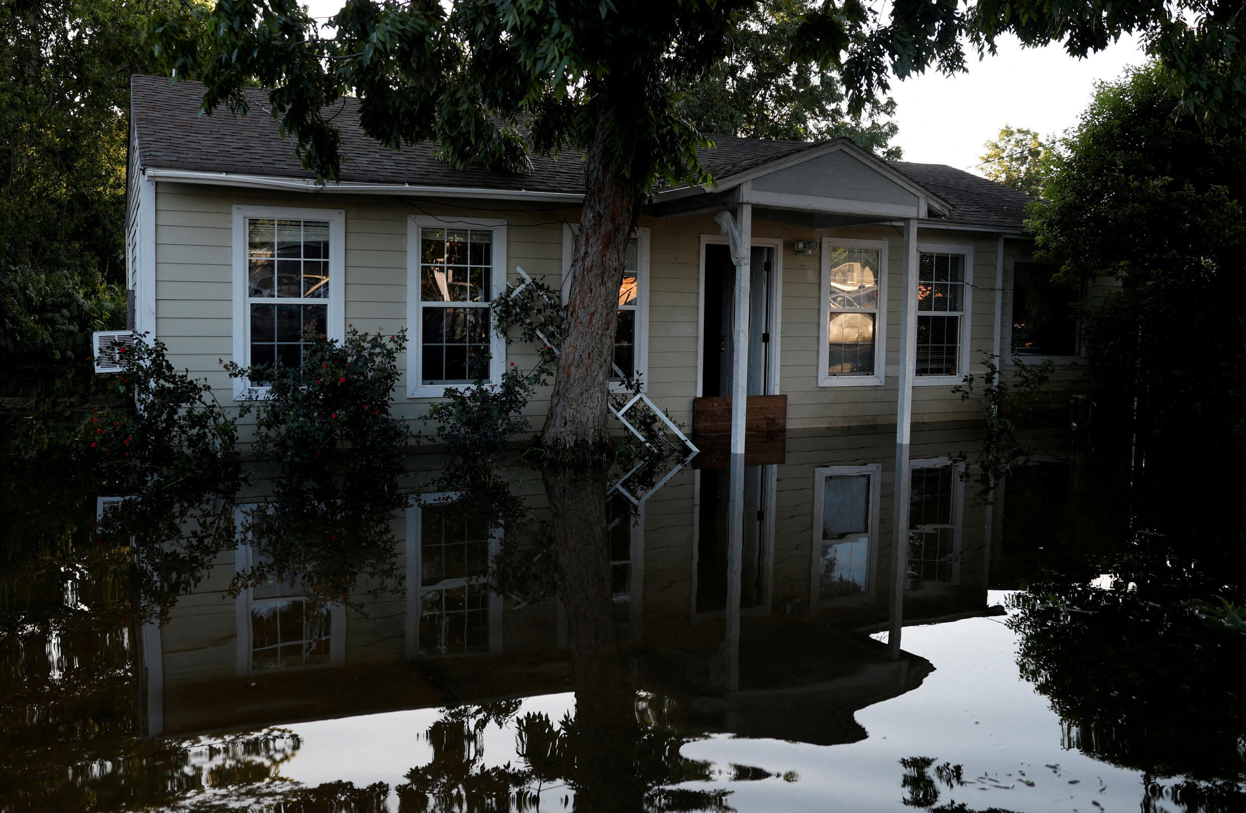 La tempête meurtrière Béryl remonte les États-Unis, frappés par une vague de chaleur