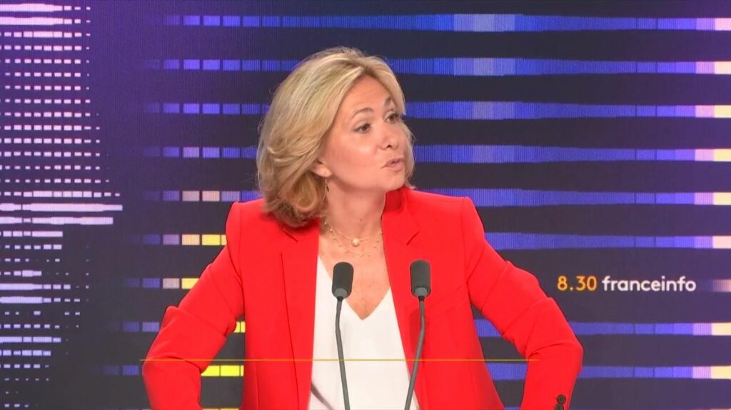 Gouvernement de transition, droite "éparpillée"... Le "8h30 franceinfo" de Valérie Pécresse