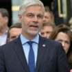 Le député français nouvellement élu et président du groupe Les Républicains à l'Assemblée nationale, Laurent Wauquiez (C), s'adresse à la presse à côté d'autres députés nouvellement élus lors d'une journée d'accueil à l'Assemblée nationale après le second tour des élections législatives françaises, à Paris, le 10 juillet 2024.