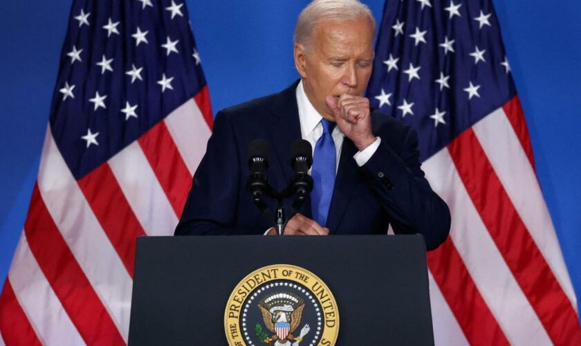 „Ich bin topfit, abgesehen von meinem linken Fuß“, bekräftigt Joe Biden