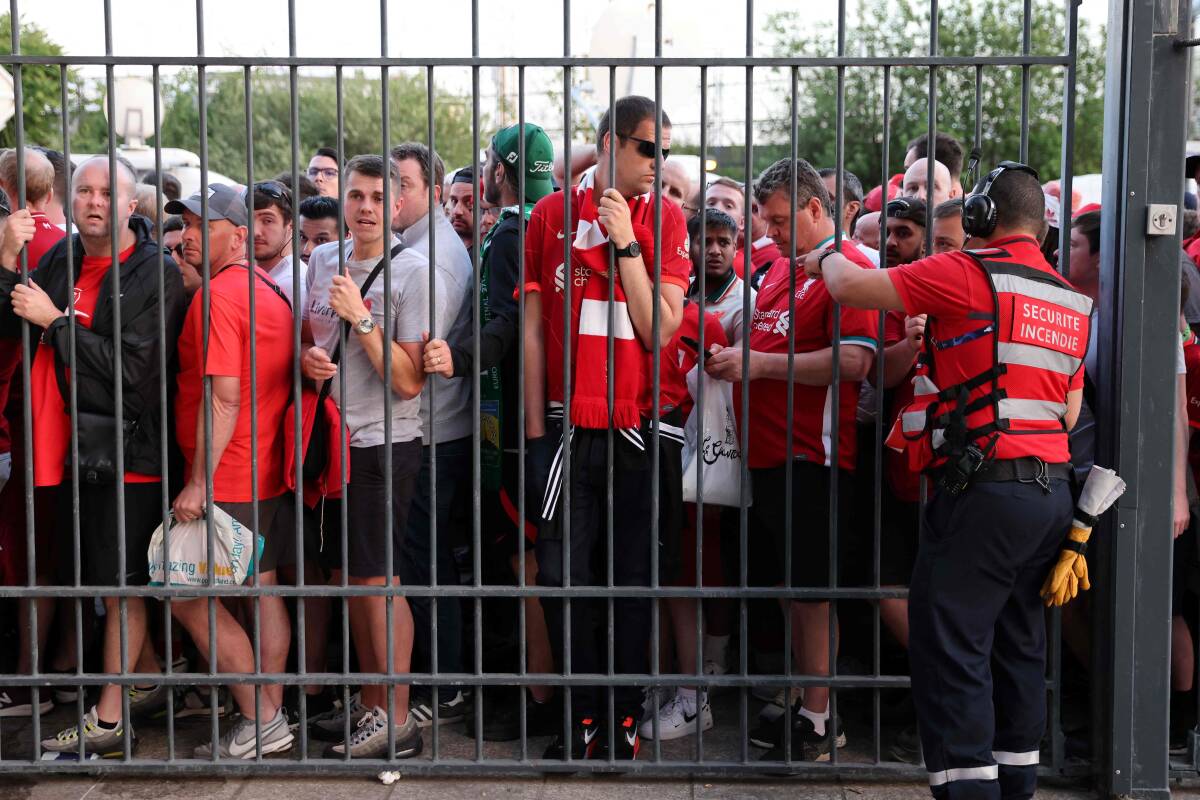 Fiasco du stade de France : la Défenseure des droits demande du changement sur le recours aux gaz lacrymogènes