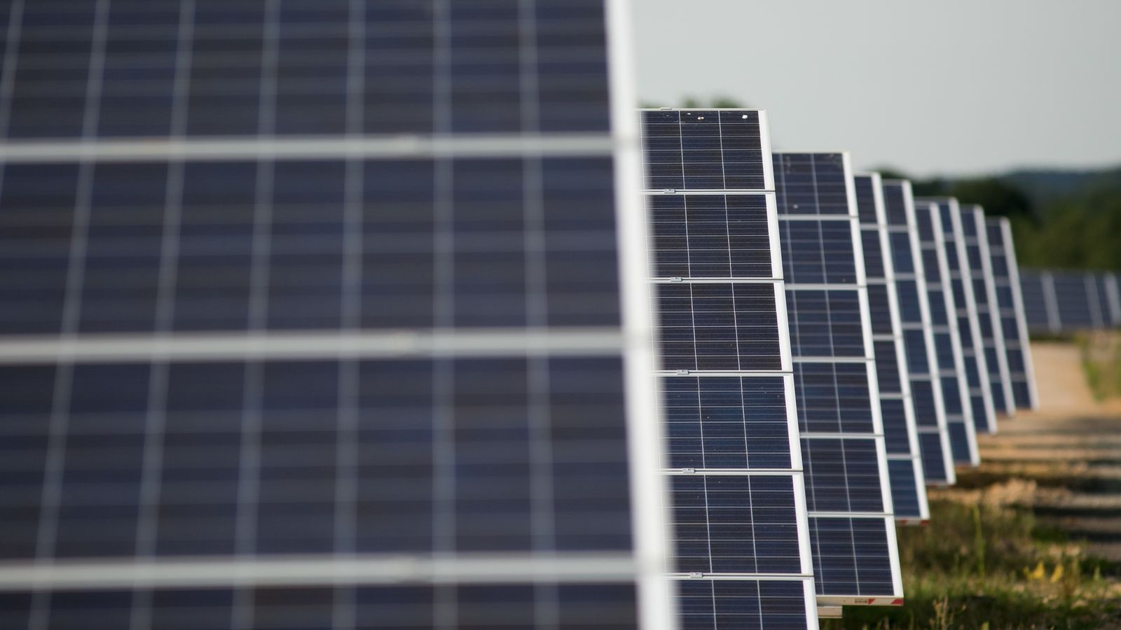 Solar panels at Kencot solar farm in Lechlade, England. Daniel Leal-Olivas/PA Wire.