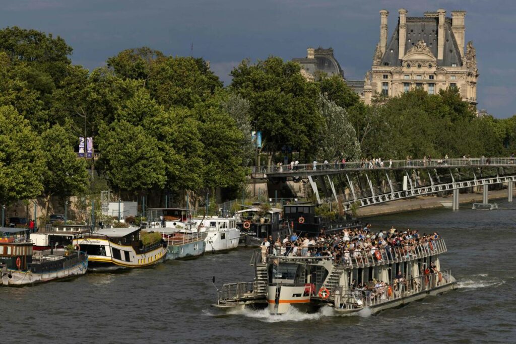 JO 2024 : la Seine baignable « dix ou onze jours » sur les douze derniers, affirme la mairie de Paris