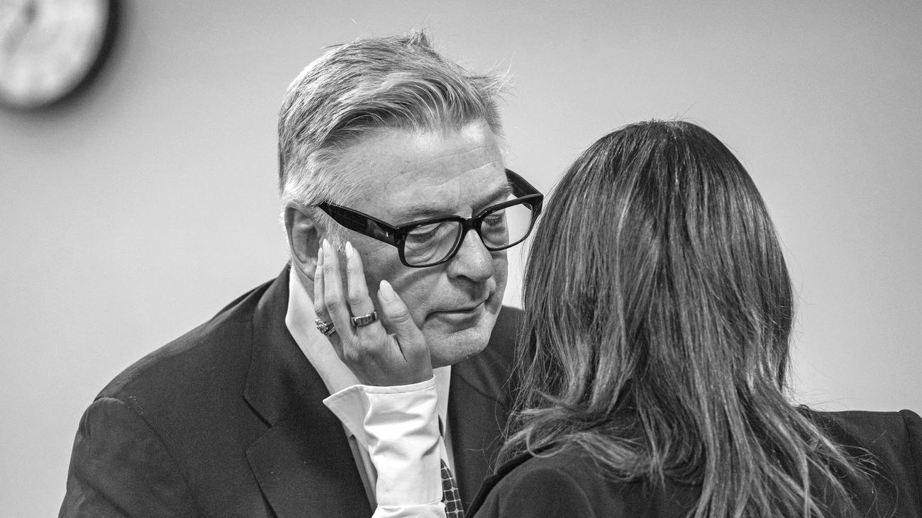 Prozess gegen Alec Baldwin: Wie der Strafprozess gegen Alec Baldwin plötzlich zu Ende ging