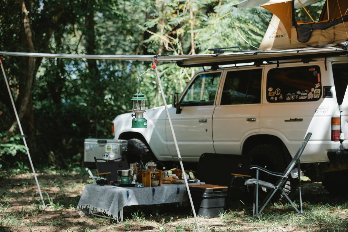 Camping autonome : profitez pleinement de la nature grâce aux solutions solaires portables