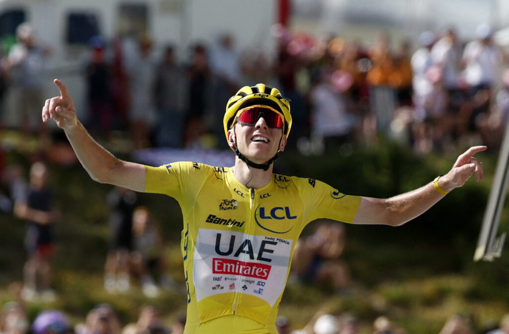 Tour de France : Tadej Pogacar remporte la 15e étape et assomme le classement général