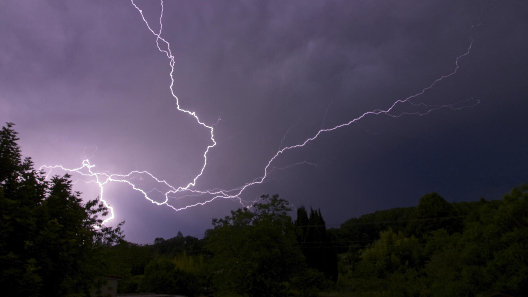 Météo : vigilance orange aux orages pour 22 départements du Nord-est ce lundi 15 juillet