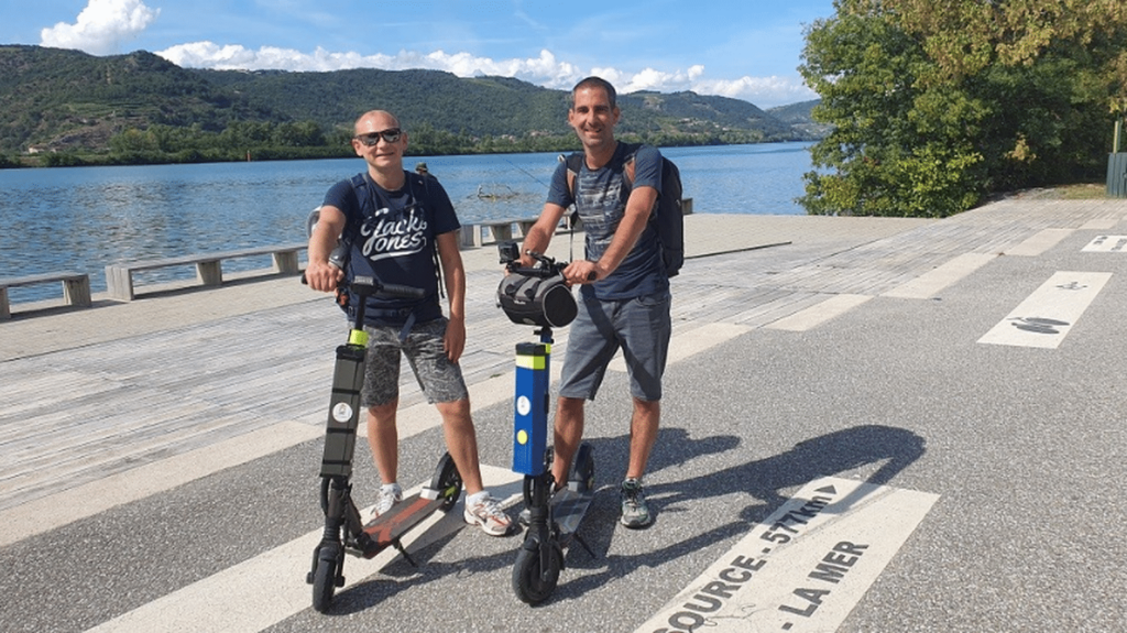 Il explore le sud de la France à trottinette électrique