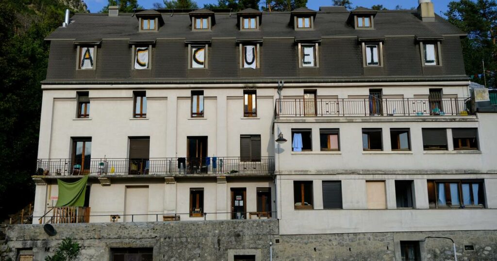 Hautes-Alpes : 49 exilés évacués après un incendie dans leur centre d’hébergement