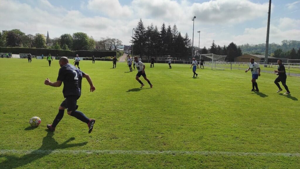 "On est là pour s’amuser" : le football du dimanche avec les vétérans de l’ES Livarotaise