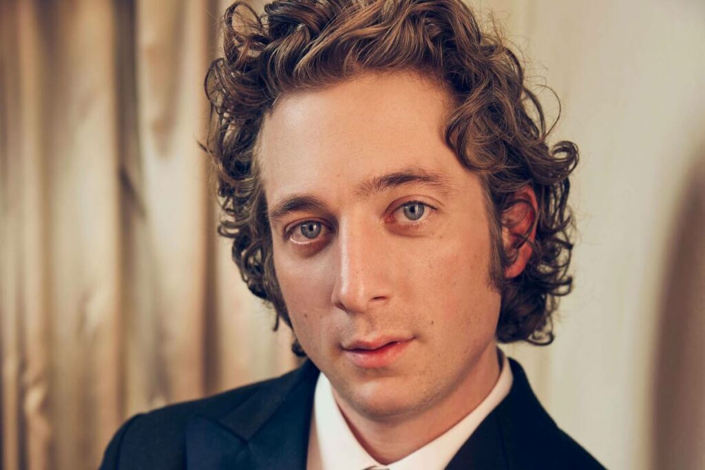 10 choses à savoir sur l’acteur Jeremy Allen White, le chef cuisinier branché de la série « The Bear »