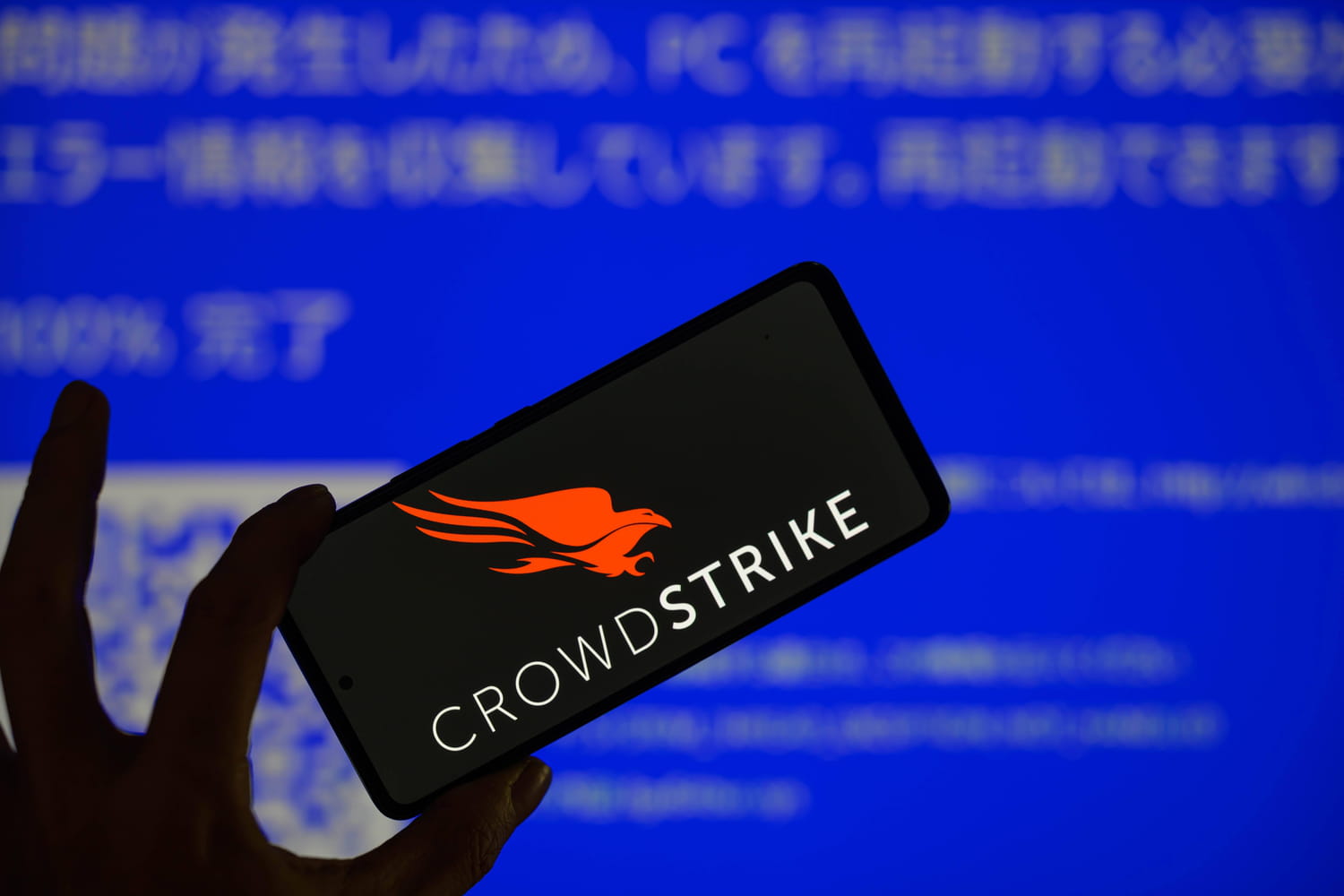 Panne de Microsoft et Crowdstrike : un retour à la normale très lent et des excuses