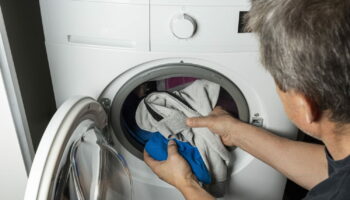 Les chaussettes disparaissent vraiment dans la machine à laver, on sait enfin comment