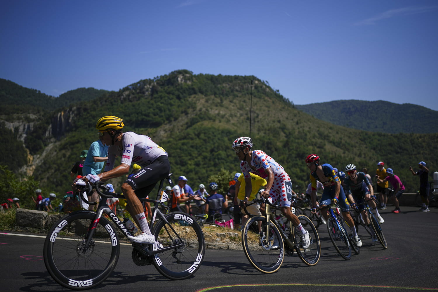 DIRECT. Tour de France 2024 : la lutte pour le classement de la montagne fait rage, la 20e étape en live