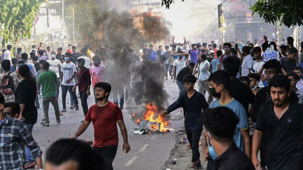 Studentenproteste: Bangladesch kündigt Ausgangssperren und Militäreinsatz an