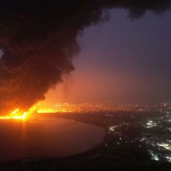 Jemen: Israel greift Huthi-Hafen nach Drohnenangriff auf Tel Aviv an