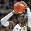 Olympische Sommerspiele 2024: Basketballer Dennis Schröder trägt deutsche Fahne zu Olympia-Eröffnung