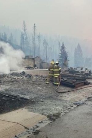 Au Canada, un incendie détruit la ville de Jasper dans le parc national du même nom